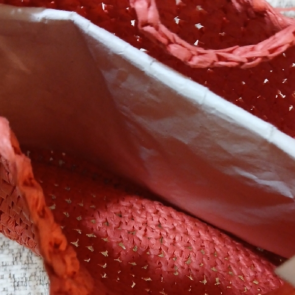 Time and Tru Women's Knot Top Straw Crescent Bag - Picture 5 of 7